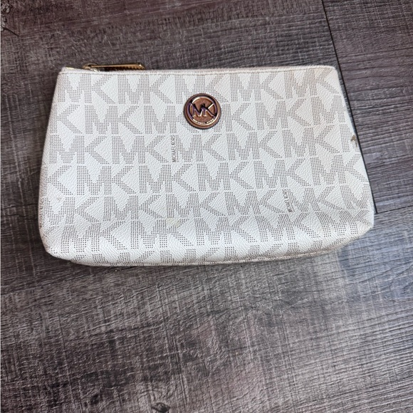 Michael Kors Ivory Logo Pouch - Picture 1 of 6